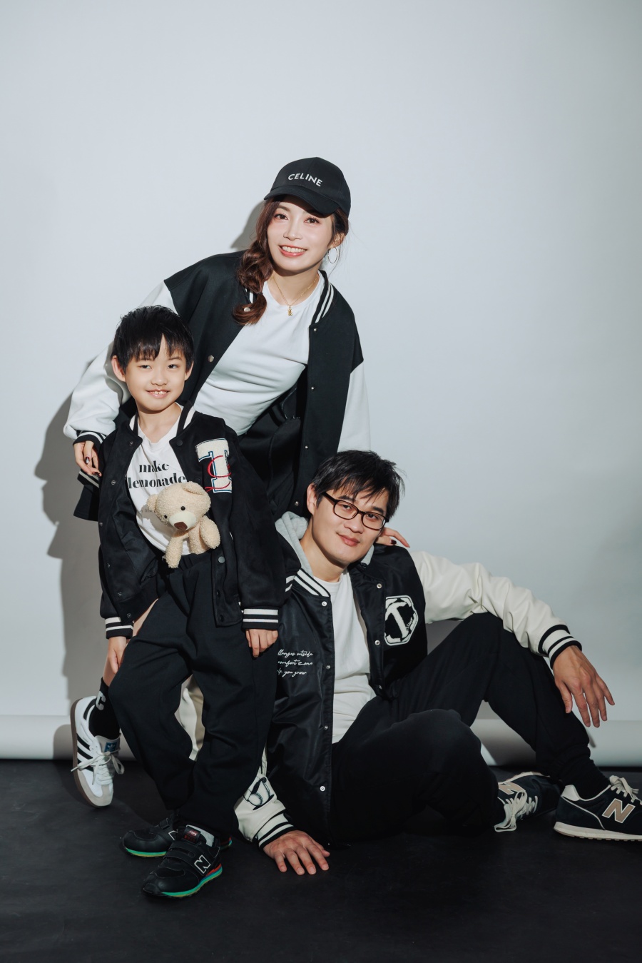 【親子寫真團購】Five Stones Studio親子婚紗寫真全家福團購方案分享，年年必拍的全家福♥