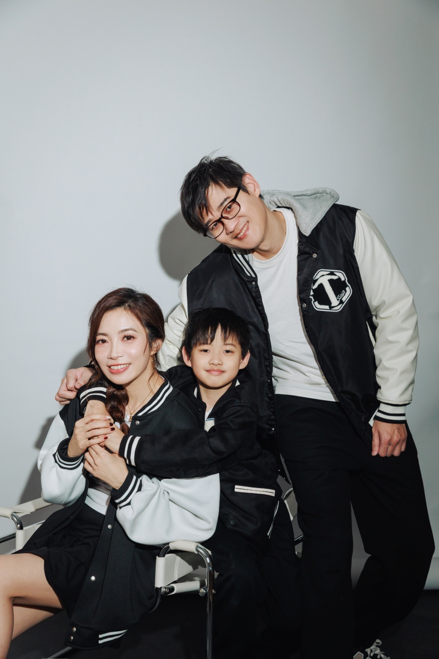 【親子寫真團購】Five Stones Studio親子婚紗寫真全家福團購方案分享，年年必拍的全家福♥