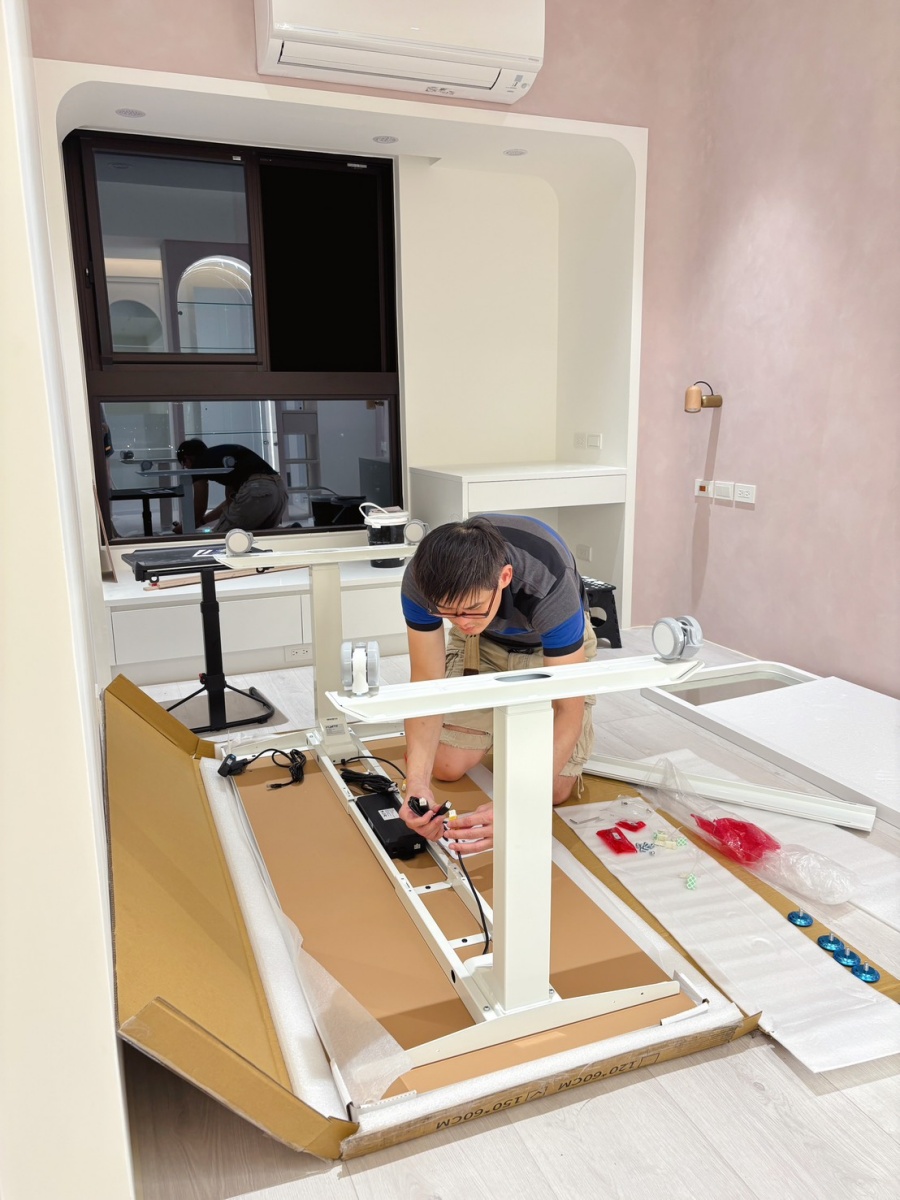 【裝潢日記】書桌兼化妝桌?我靠funte升降桌當我的機能工作桌