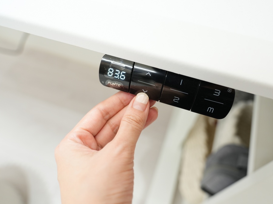 【裝潢日記】書桌兼化妝桌?我靠funte升降桌當我的機能工作桌