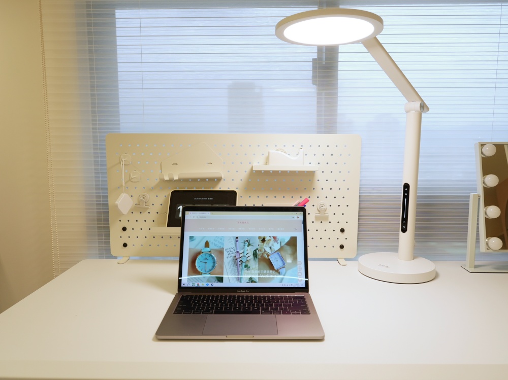 【裝潢日記】書桌兼化妝桌?我靠funte升降桌當我的機能工作桌