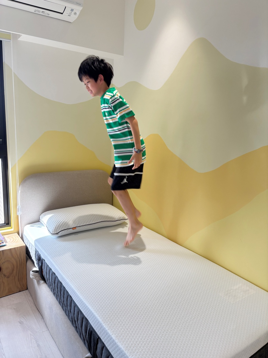 【裝潢日記】新家大換新！旺財的新床墊、新枕頭~Emma床墊