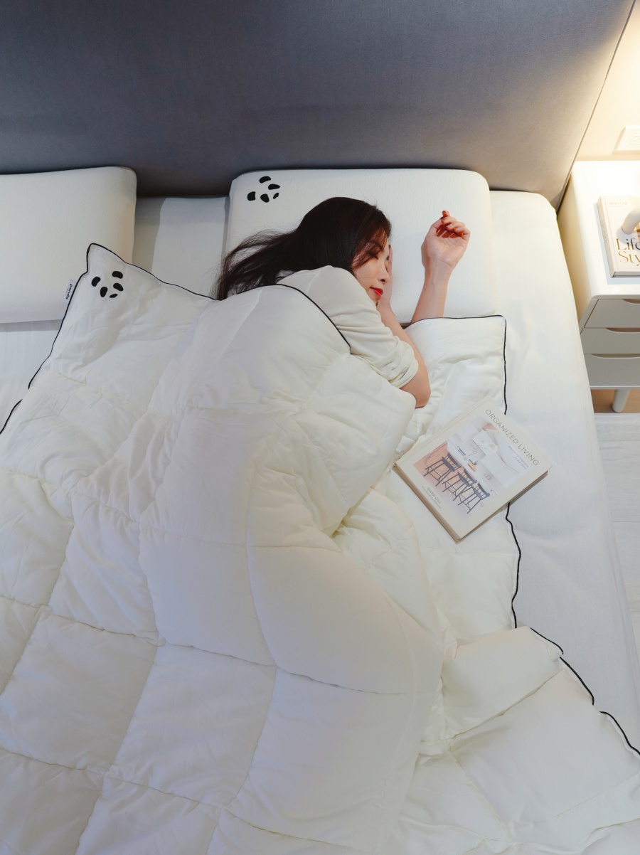 【新家開箱】主臥軟裝哲學:英國Panda London甜夢枕&朵朵被,用雲朵般的觸感打造最美睡眠空間 【新家開箱】主臥軟裝哲學:英國Panda London甜夢枕&朵朵被,用雲朵般的觸感打造最美睡眠空間