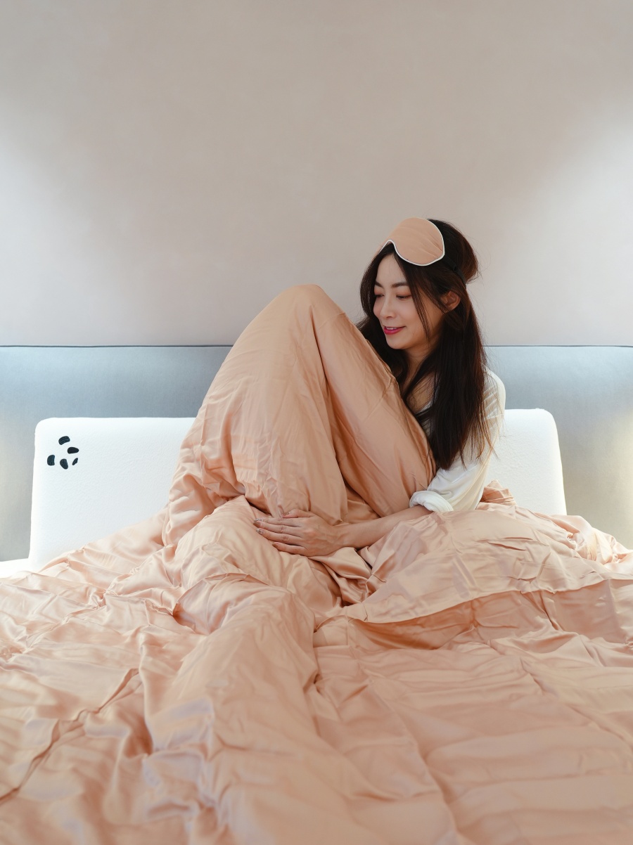 【新家開箱】主臥軟裝哲學:英國Panda London甜夢枕&朵朵被,用雲朵般的觸感打造最美睡眠空間 【新家開箱】主臥軟裝哲學:英國Panda London甜夢枕&朵朵被,用雲朵般的觸感打造最美睡眠空間