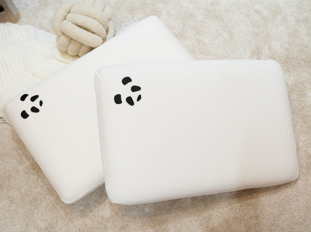 【新家開箱】主臥軟裝哲學:英國Panda London甜夢枕&朵朵被,用雲朵般的觸感打造最美睡眠空間 【新家開箱】主臥軟裝哲學:英國Panda London甜夢枕&朵朵被,用雲朵般的觸感打造最美睡眠空間