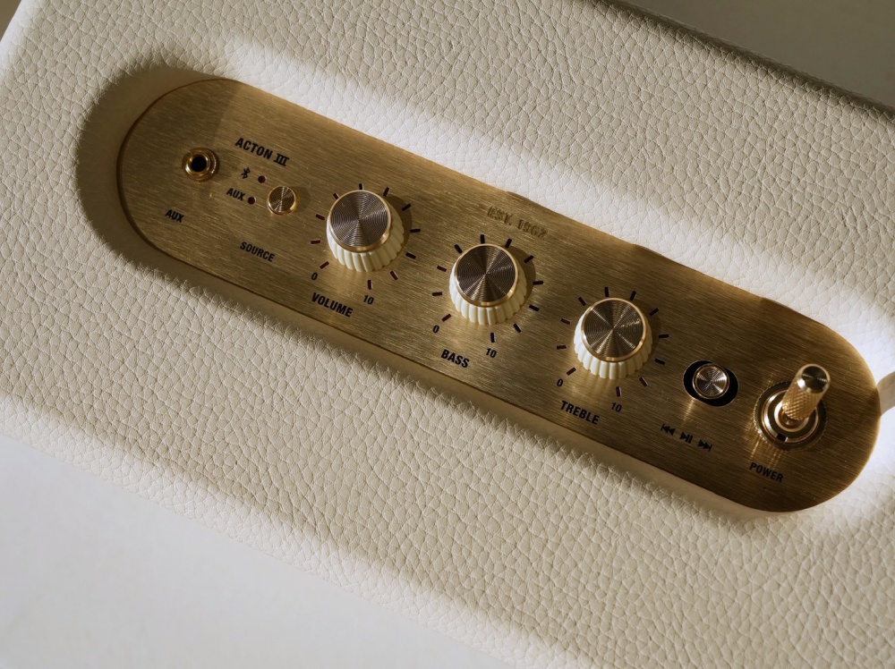 【Amazon美亞教學】Marshall Acton III趁亞馬遜黑五便宜拿下!新家的夢幻音響~ Marshall經典復古金屬Logo特寫,亞馬遜官方正品Marshall喇叭辨識