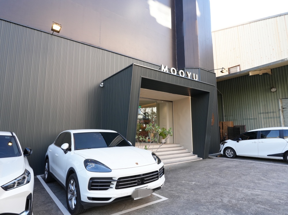 【裝潢日記】被問翻的圓型餐桌，在MOOYU睦寓訂製一張仛寂風餐桌