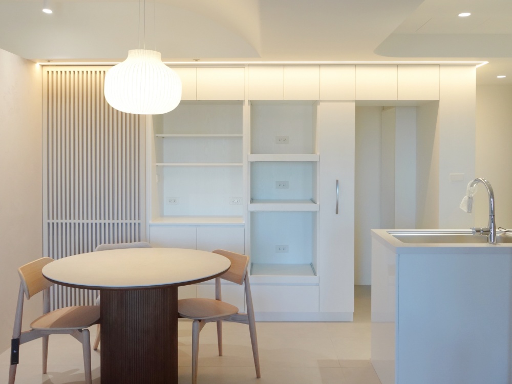 【裝潢日記】被問翻的圓型餐桌，在MOOYU睦寓訂製一張仛寂風餐桌