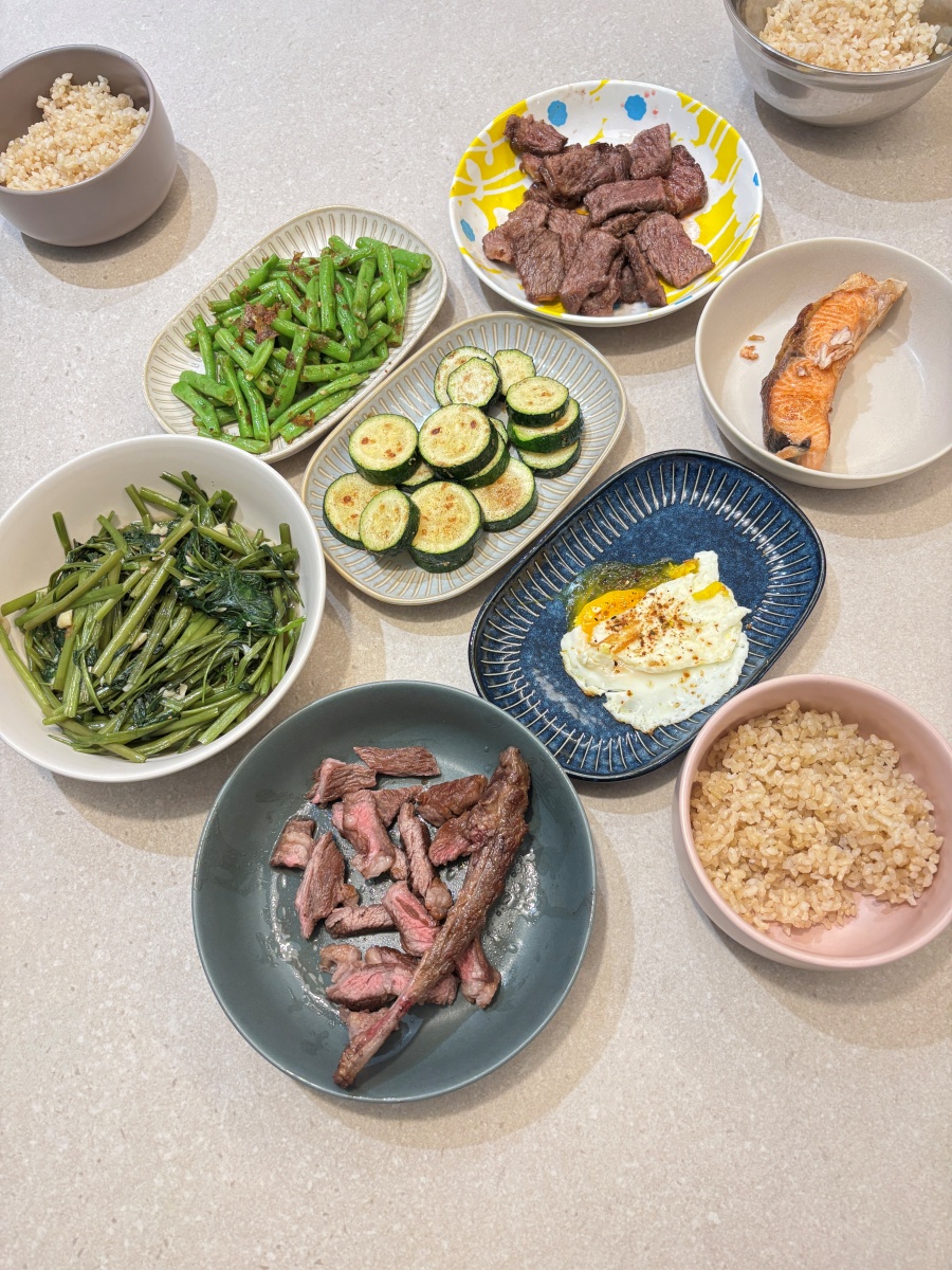 【裝潢日記】被問翻的圓型餐桌，在MOOYU睦寓訂製一張仛寂風餐桌