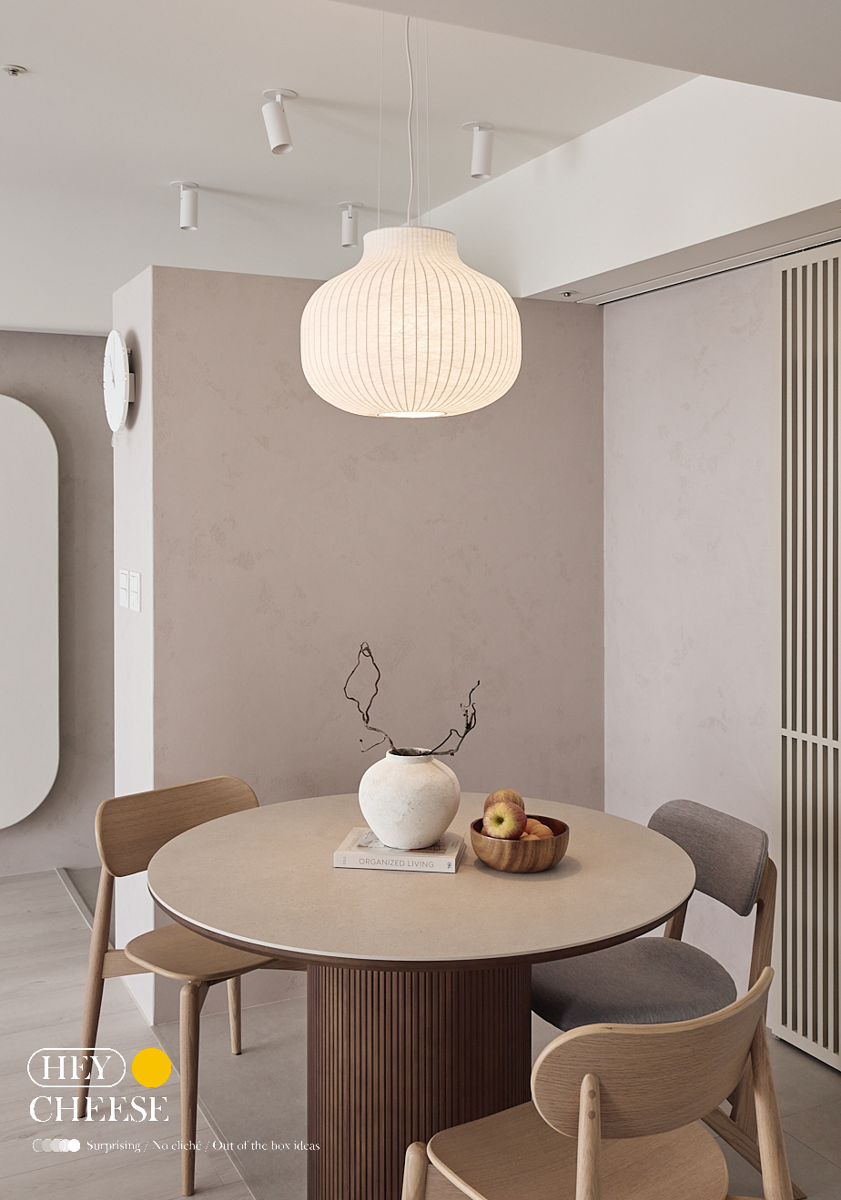 【裝潢日記】被問翻的圓型餐桌，在MOOYU睦寓訂製一張仛寂風餐桌