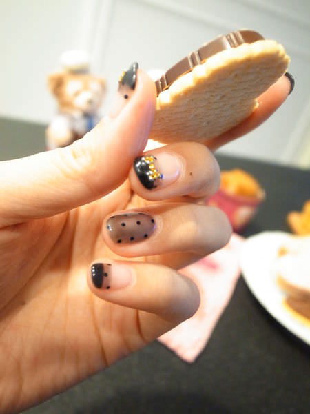 Amily Nails愛美麗美式光療指甲中山店-凝膠指甲-cp值超高-點點指彩-透膚光療-透膚絲襪點點光療 (61)