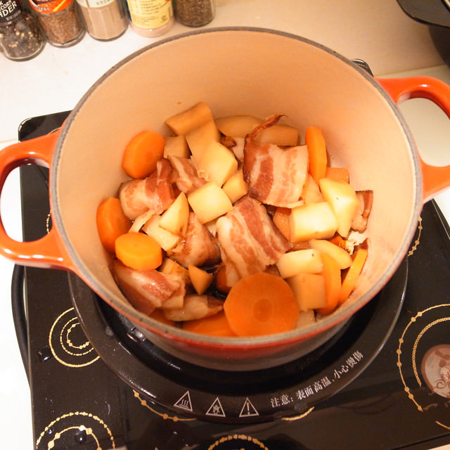 【Le Creuset】我的LC鍋開鍋料理~馬鈴薯燉肉