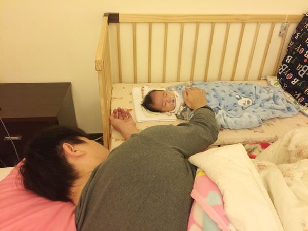 färska-日本farska嬰兒床-Bed side bed-親子共寢多功能嬰兒床-無印良品風日系風嬰兒床原木色系-透氣好眠可攜式床墊組-COMPACT BED (60)