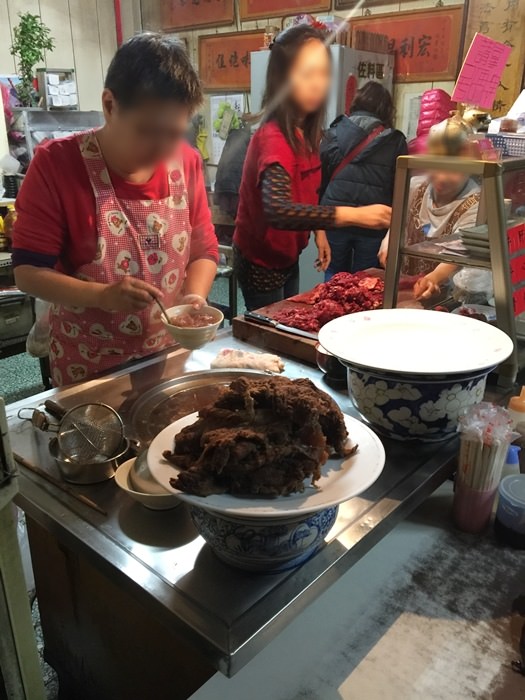 凌晨五點開賣-六千牛肉湯-台南小吃排隊美食推薦-牛肉湯界的傳奇-溫體牛肉涮清湯 (34)