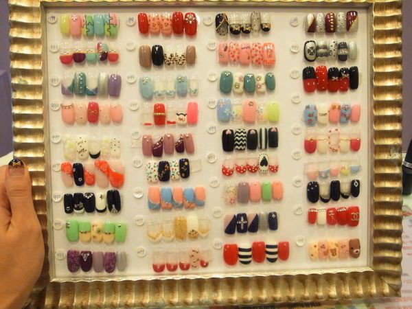 Amily Nails愛美麗美式光療指甲中山店-凝膠指甲-cp值超高-點點指彩-透膚光療-透膚絲襪點點光療 (34)