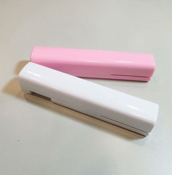 大創好物Daiso文具39元-攜帶型訂書機筆型輕便 (19)