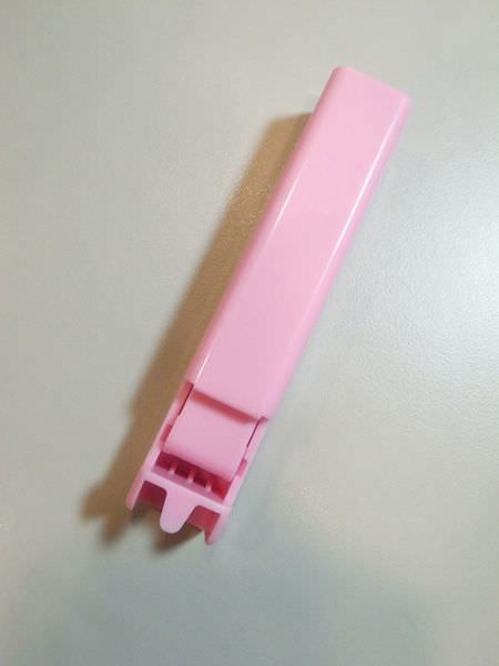 大創好物Daiso文具39元-攜帶型訂書機筆型輕便 (6)